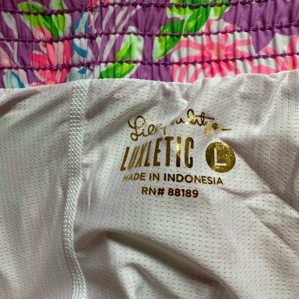 Lilly Pulitzer Luxletic Run Around Short Size Large - Picture 3 of 3